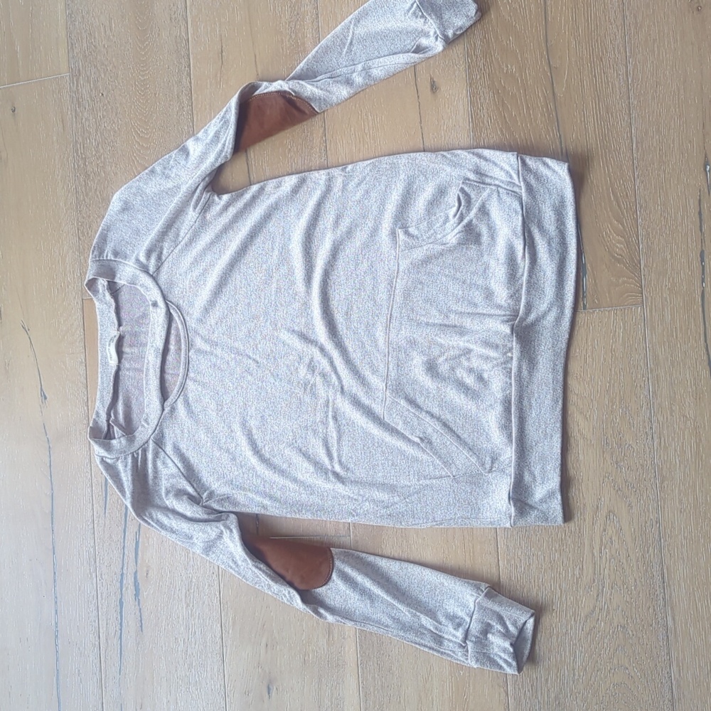 Super soft keyhole top